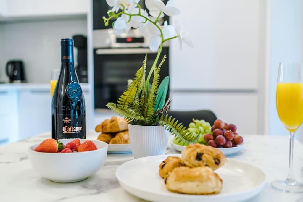 Apartment The Pheonix Suite- Luxury, Free Parking, Sleeps 6, Business Stays, Contractors Birmingham