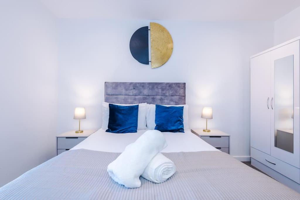Apartment The Pheonix Suite- Luxury, Free Parking, Sleeps 6, Business Stays, Contractors Birmingham