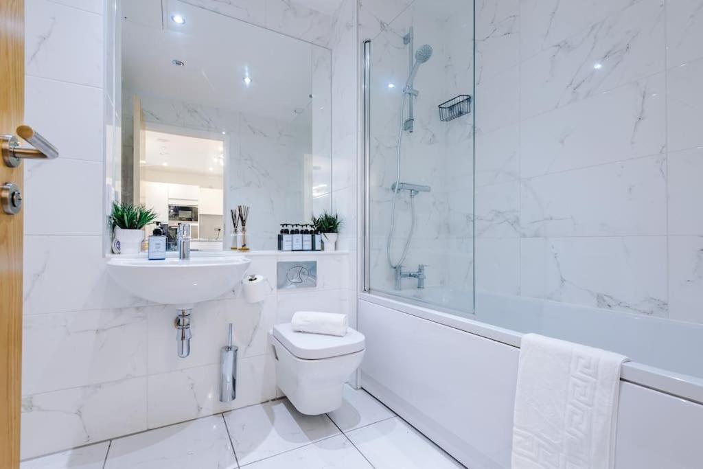 Apartment The Pheonix Suite- Luxury, Free Parking, Sleeps 6, Business Stays, Contractors