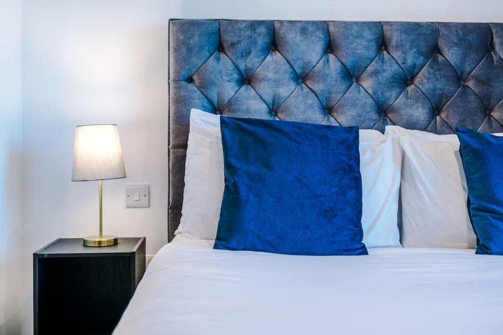 Apartment The Pheonix Suite- Luxury, Free Parking, Sleeps 6, Business Stays, Contractors Birmingham