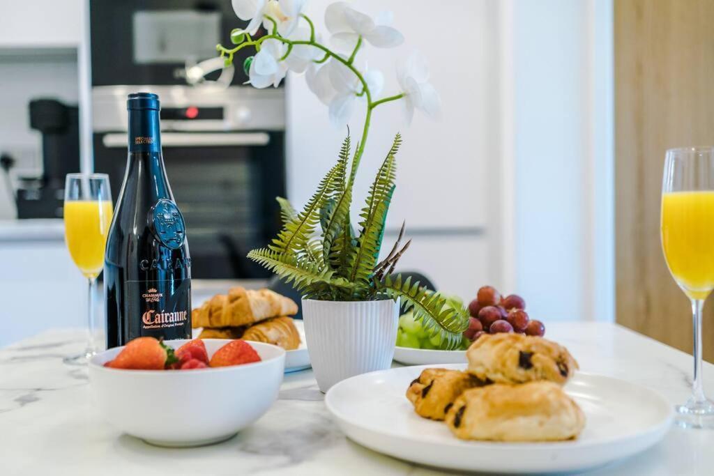 Apartment The Pheonix Suite- Luxury, Free Parking, Sleeps 6, Business Stays, Contractors Birmingham
