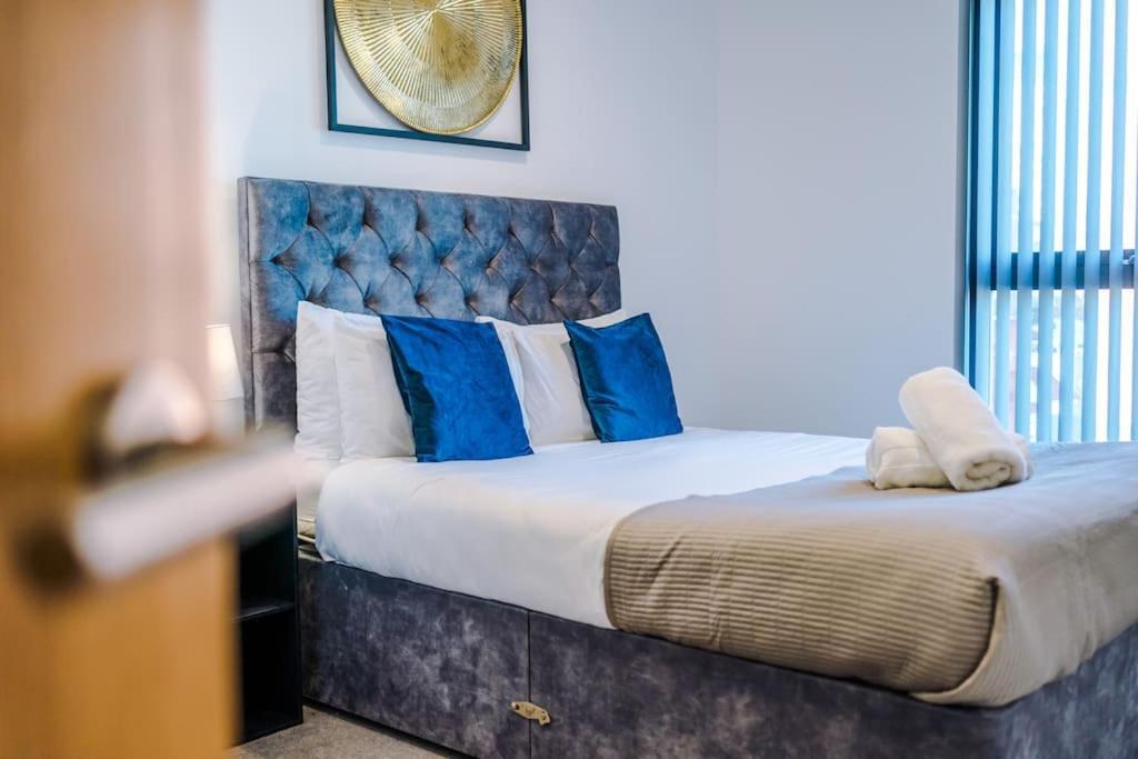 The Pheonix Suite- Luxury, Free Parking, Sleeps 6, Business Stays, Contractors *