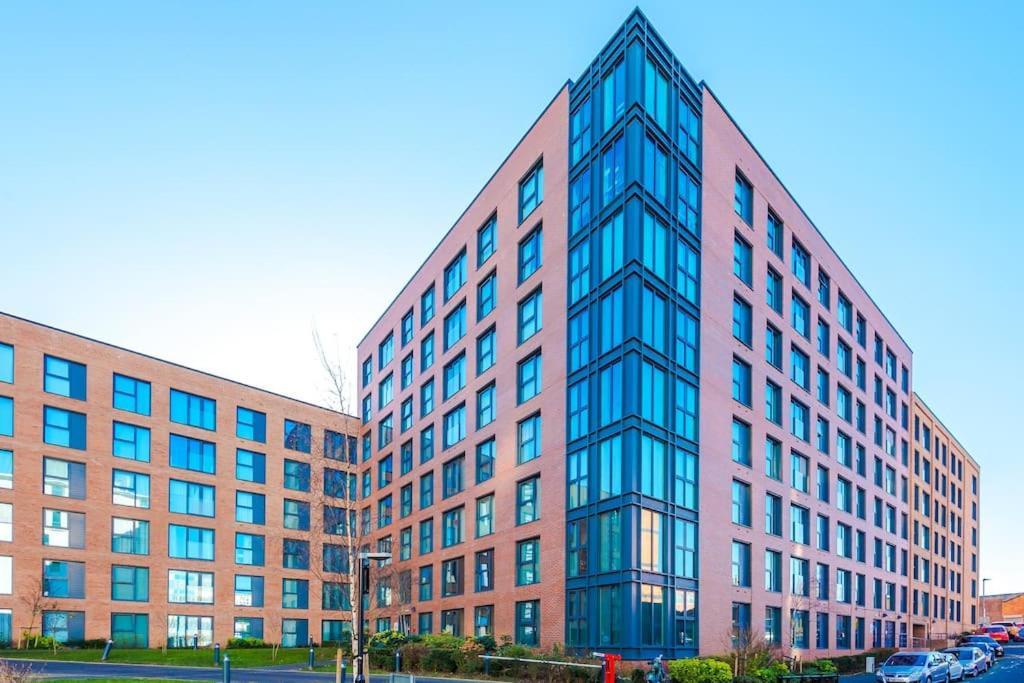 The Pheonix Suite- Luxury, Free Parking, Sleeps 6, Business Stays, Contractors Apartment